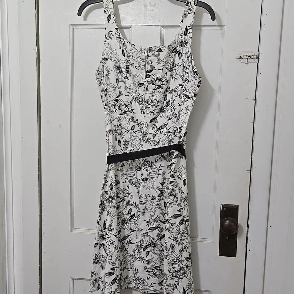Alyn Paige Floral Black and White Dress 13/14 Belt & Zipper Back - Picture 3 of 4
